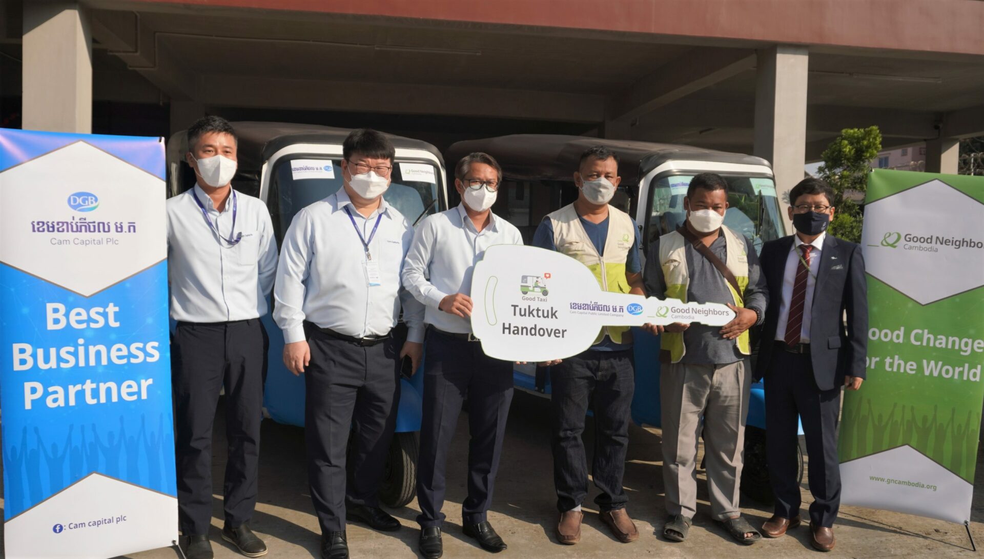 Two Tuk-tuks were Handovered to Two Families from Dangkor District